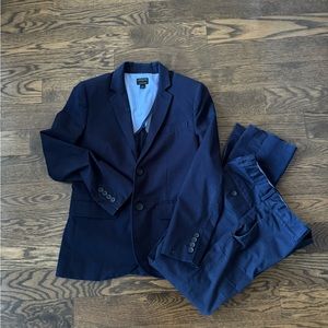 Crewcuts Thompson suit in flex chino. Boys size 12 pants and jacket. Navy blue.